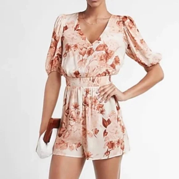 Express Floral Print Romper in Cream and Blush Pink - Size XS - Picture 1 of 8